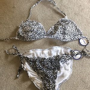 NWT Adorable Bikini Black & White w/Small Ruffles